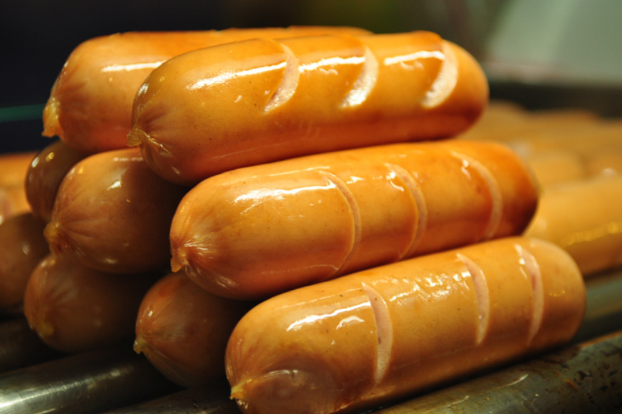 1 cây xúc xích bao nhiêu calo