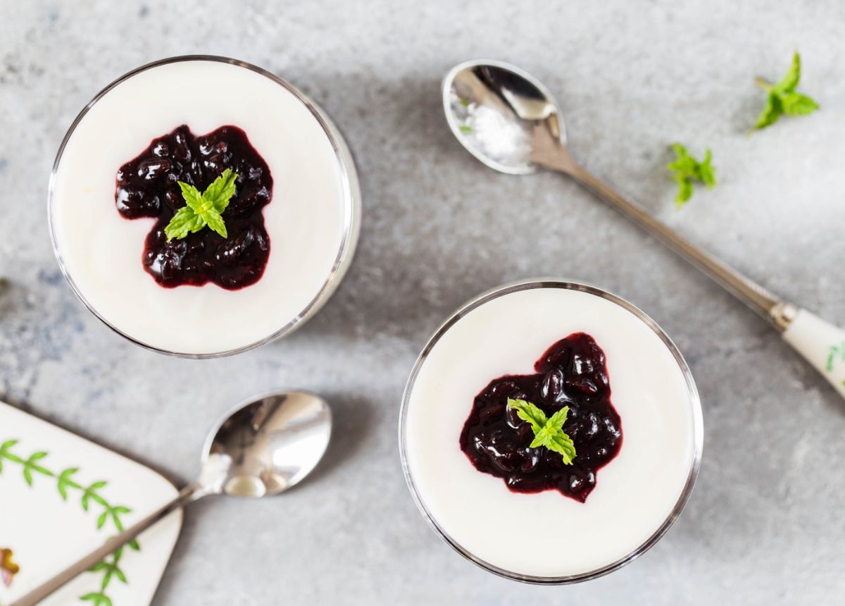 Sữa Chua Nếp Cẩm Bao Nhiêu Calo? Ăn Nhiều Có Béo Không?