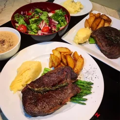 Alternative view of Combo Steak Bò Canada Lõi Nạc Vai – Set 1 Người & 2 Người