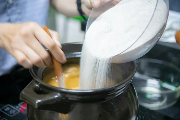 Các nguyên liệu làm trà sữa tại nhà - Hướng dấn chi tiết từng bước